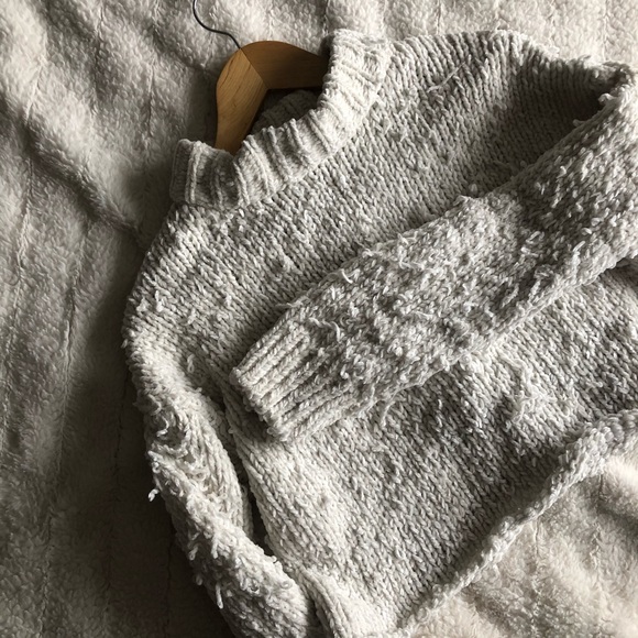 ❌SOLD❌Urban Outfitters Fuzzy Cropped Knit - Picture 4 of 7